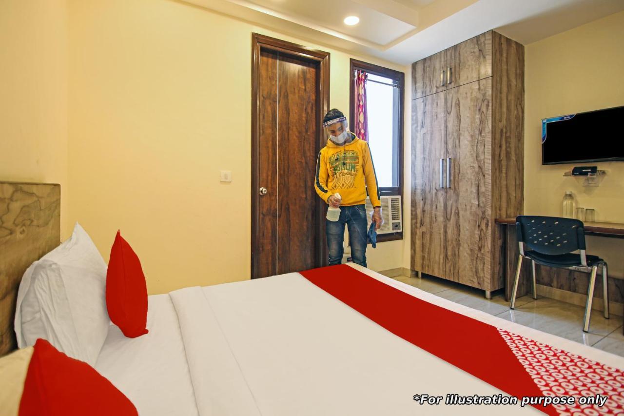 Oyo Flagship Hotel New Moon Inn Puri Exterior photo
