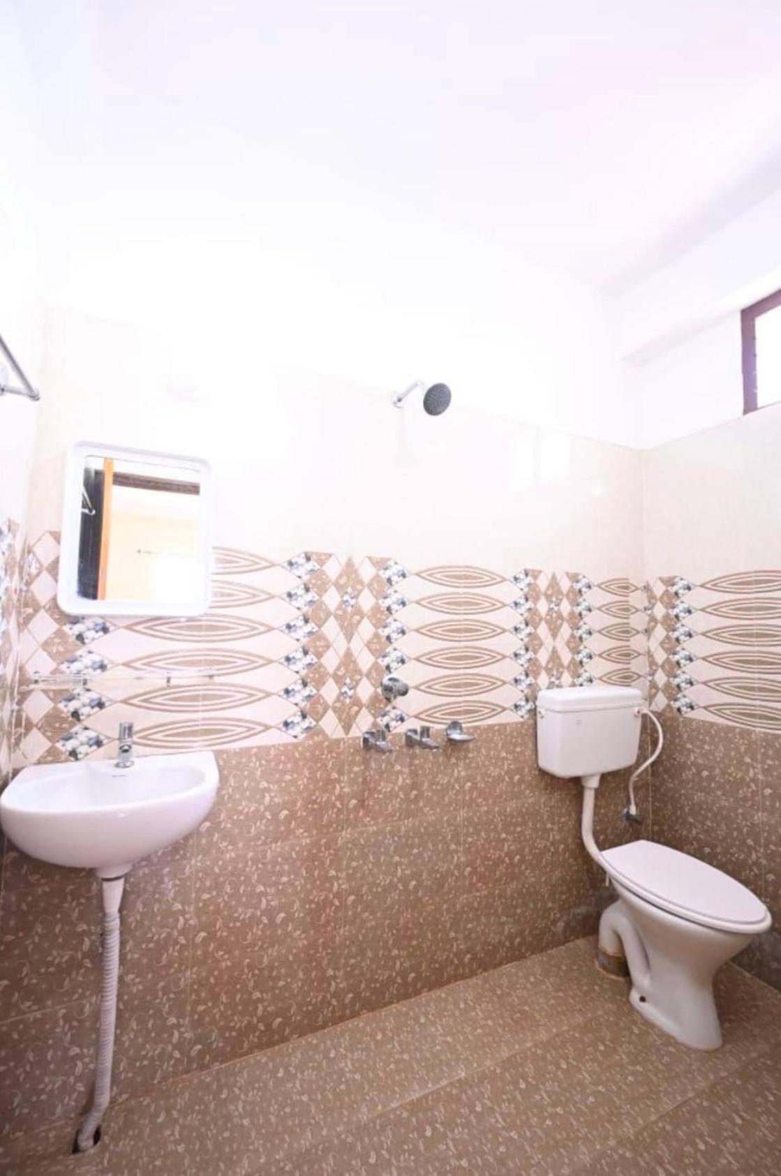 Oyo Flagship Hotel New Moon Inn Puri Exterior photo